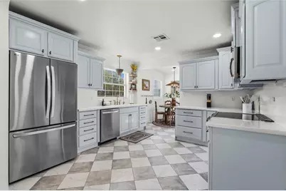 7746 Westmoreland Drive, Sarasota, FL 34243 - Photo 7