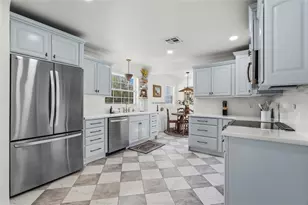 7746 Westmoreland Dr, Sarasota, FL 34243 - Photo 7