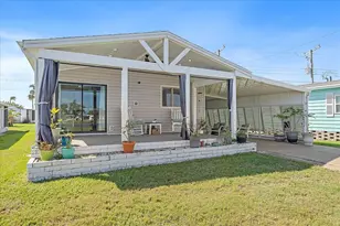 137 Lakeview Dr, Palmetto, FL 34221 - Photo 1