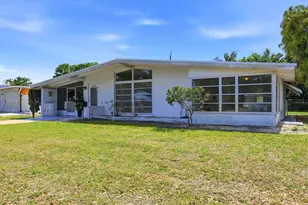 3876 Prudence Dr, Sarasota, FL 34235 - Photo 5