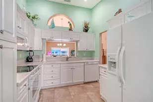 9630 Club S Cir, Sarasota, FL 34238 - Photo 7