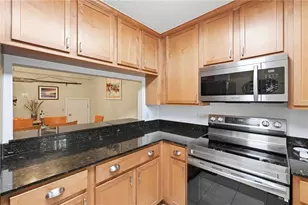 3871 Mariner Dr, Saint Petersburg, FL 33705 - Photo 9