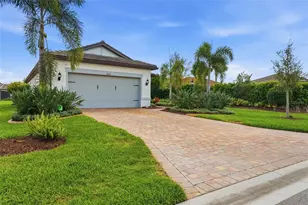 7017 Hanover Ct, Bradenton, FL 34202 - Photo 3