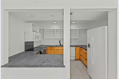 1511 Pelican Point Drive #279, Sarasota, FL 34231 - Photo 9