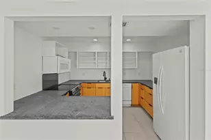 1511 Pelican Point Dr, Sarasota, FL 34231 - Photo 9