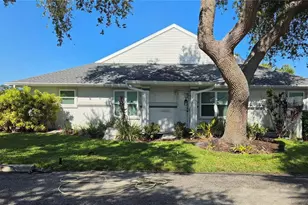 11009 Jasmine Cir, Bradenton, FL 34209 - Photo 3