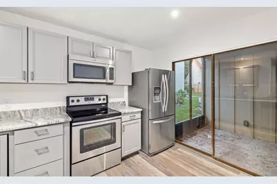 2224 Bahia Vista Street #E1, Sarasota, FL 34239 - Photo 7