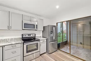 2224 Bahia Vista St, Sarasota, FL 34239 - Photo 7