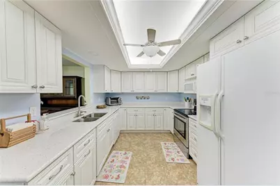 7160 Fairway Bend Cir, Sarasota, FL 34243 - Photo 11