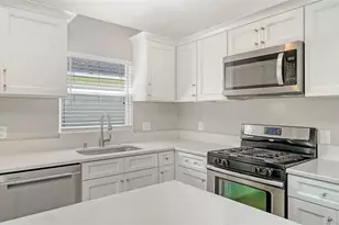 12069 Winding Woods Way, Lakewood Ranch, FL 34202 - Photo 11