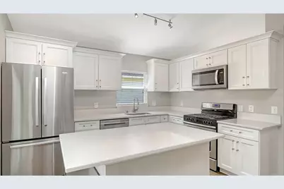 12069 Winding Woods Way, Lakewood Ranch, FL 34202 - Photo 9