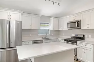 12069 Winding Woods Way, Lakewood Ranch, FL 34202 - Photo 9