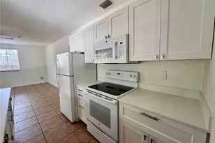 2107 Chippawa Pl, Sarasota, FL 34234 - Photo 9