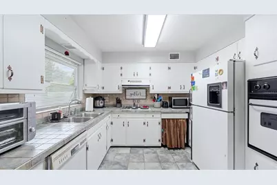 2704 52nd Avenue Terrace W, Bradenton, FL 34207 - Photo 11