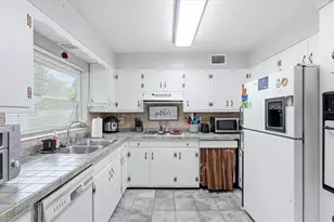 2704 52nd Ave Terrace W, Bradenton, FL 34207 - Photo 11