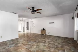 5012 Woodlawn Cir W, Palmetto, FL 34221 - Photo 5