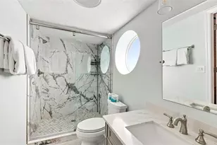 1206 Siesta Bayside Dr, Sarasota, FL 34242 - Photo 15