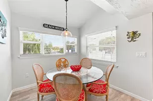 1206 Siesta Bayside Dr, Sarasota, FL 34242 - Photo 3