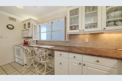 9393 Midnight Pass Road #P4, Sarasota, FL 34242 - Photo 5