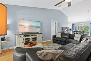 2718 Feiffer Cir, Sarasota, FL 34235 - Photo 7