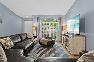 2718 Feiffer Cir, Sarasota, FL 34235 - Photo 9