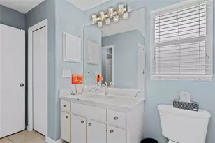 2718 Feiffer Cir, Sarasota, FL 34235 - Photo 37