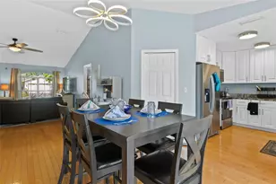 2718 Feiffer Cir, Sarasota, FL 34235 - Photo 15