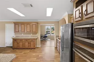 38616 Coleen Ave, Zephyrhills, FL 33540 - Photo 21