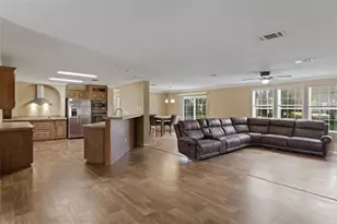 38616 Coleen Ave, Zephyrhills, FL 33540 - Photo 13