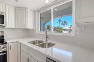 554 Spanish Dr S, Longboat Key, FL 34228 - Photo 11