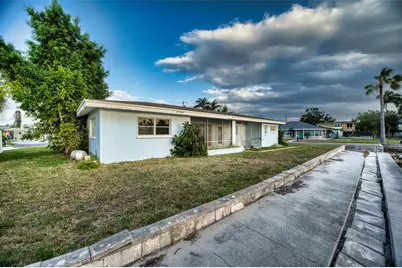 210 21st Street NE, Bradenton, FL 34208 - Photo 17