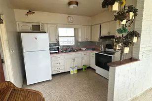 210 21st St NE, Bradenton, FL 34208 - Photo 9