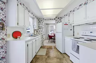 6710 36th Ave E, Palmetto, FL 34221 - Photo 9