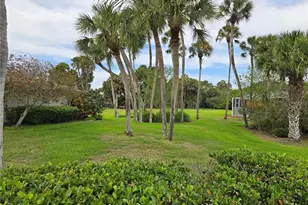 2974 Captiva Gardens Dr, Sarasota, FL 34231 - Photo 15