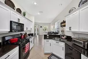 8229 Miramar Way, Lakewood Ranch, FL 34202 - Photo 17