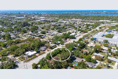 4717 Crystal Avenue, Sarasota, FL 34231 - Photo 9