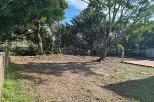 3707 Schwalbe Dr, Sarasota, FL 34235 - Photo 3