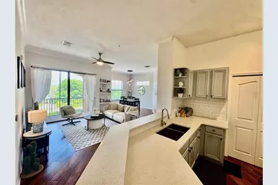 8319 38th Street Circle E #305, Sarasota, FL 34243 - Photo 3