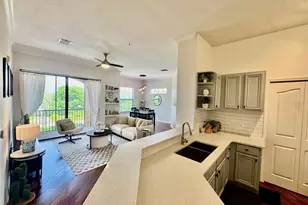 8319 38th St Cir E, Sarasota, FL 34243 - Photo 3