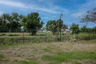 3208 Oakwood Blvd S, Sarasota, FL 34237 - Photo 43