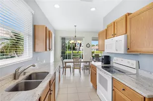 8120 Victoria Falls Cir, Sarasota, FL 34243 - Photo 21