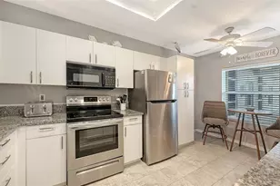 9630 Club S Cir, Sarasota, FL 34238 - Photo 5