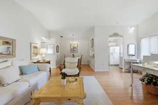 5765 Gardens Dr, Sarasota, FL 34243 - Photo 11