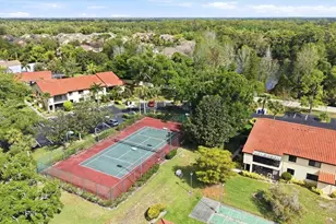 5765 Gardens Dr, Sarasota, FL 34243 - Photo 5