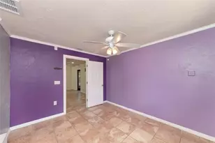 2529 Golden Poinciana Pl, Sarasota, FL 34232 - Photo 9