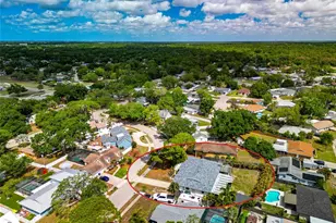 2529 Golden Poinciana Pl, Sarasota, FL 34232 - Photo 3