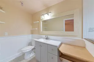 2529 Golden Poinciana Pl, Sarasota, FL 34232 - Photo 17