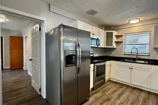 2624 Sunnybrook Dr, Sarasota, FL 34239 - Photo 5