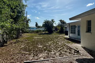 2624 Sunnybrook Dr, Sarasota, FL 34239 - Photo 15