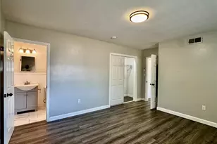 2624 Sunnybrook Dr, Sarasota, FL 34239 - Photo 9